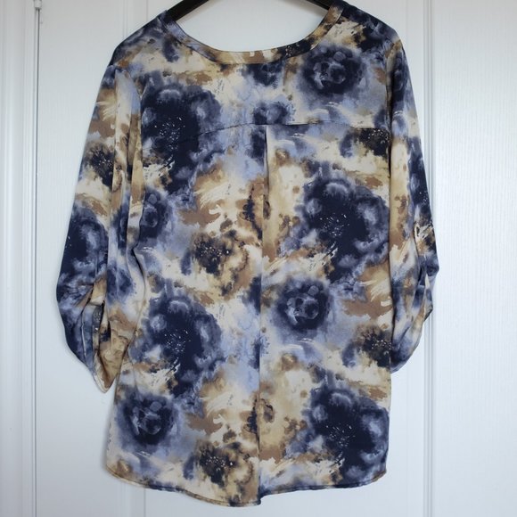 COPY - Reitmans abstract rolled sleeve blouse XXL - Picture 2 of 9